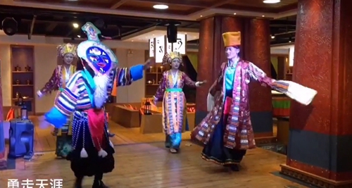 西藏拉萨民族服饰表演