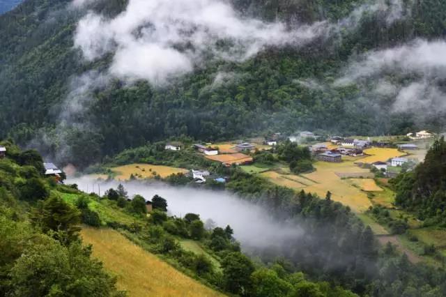 5月15日雨崩徒步者的天堂7日：神瀑，冰湖，梅里雪山，中国最原始的村落